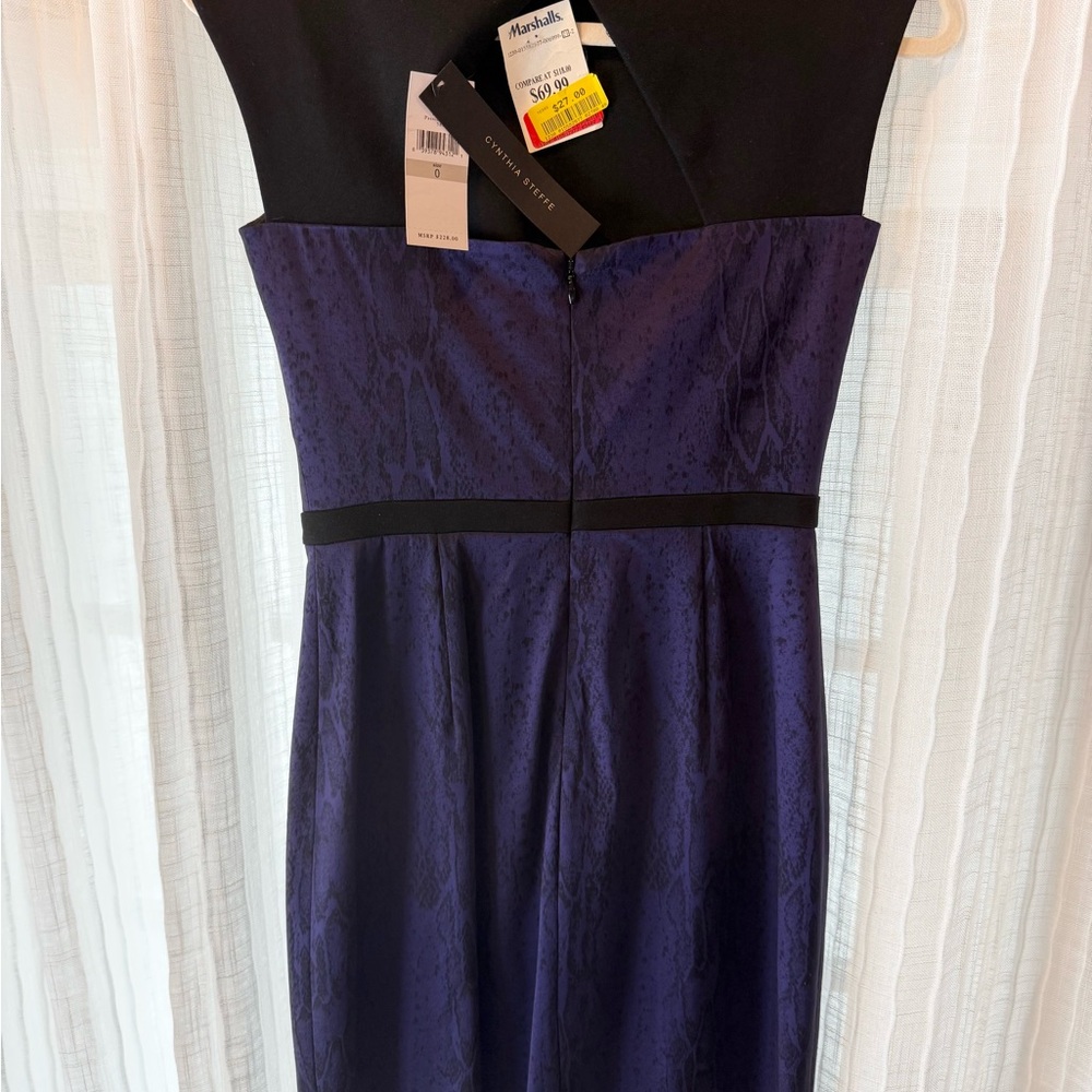 Dress - Picture 6 of 7